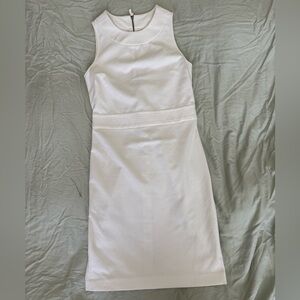Elegant White Sleeveless Dress